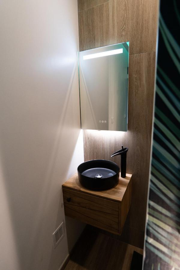 Capsule Thailande I Sauna I Balneo I Console I Jeux En Bois I Cinema I Cour Interieure Trith-Saint-Leger Exteriör bild