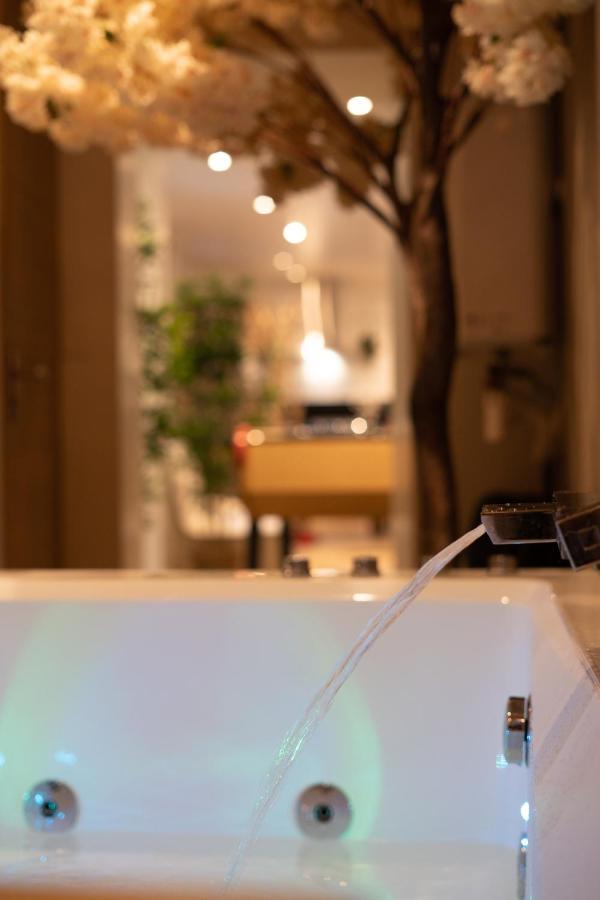 Capsule Thailande I Sauna I Balneo I Console I Jeux En Bois I Cinema I Cour Interieure Trith-Saint-Leger Exteriör bild